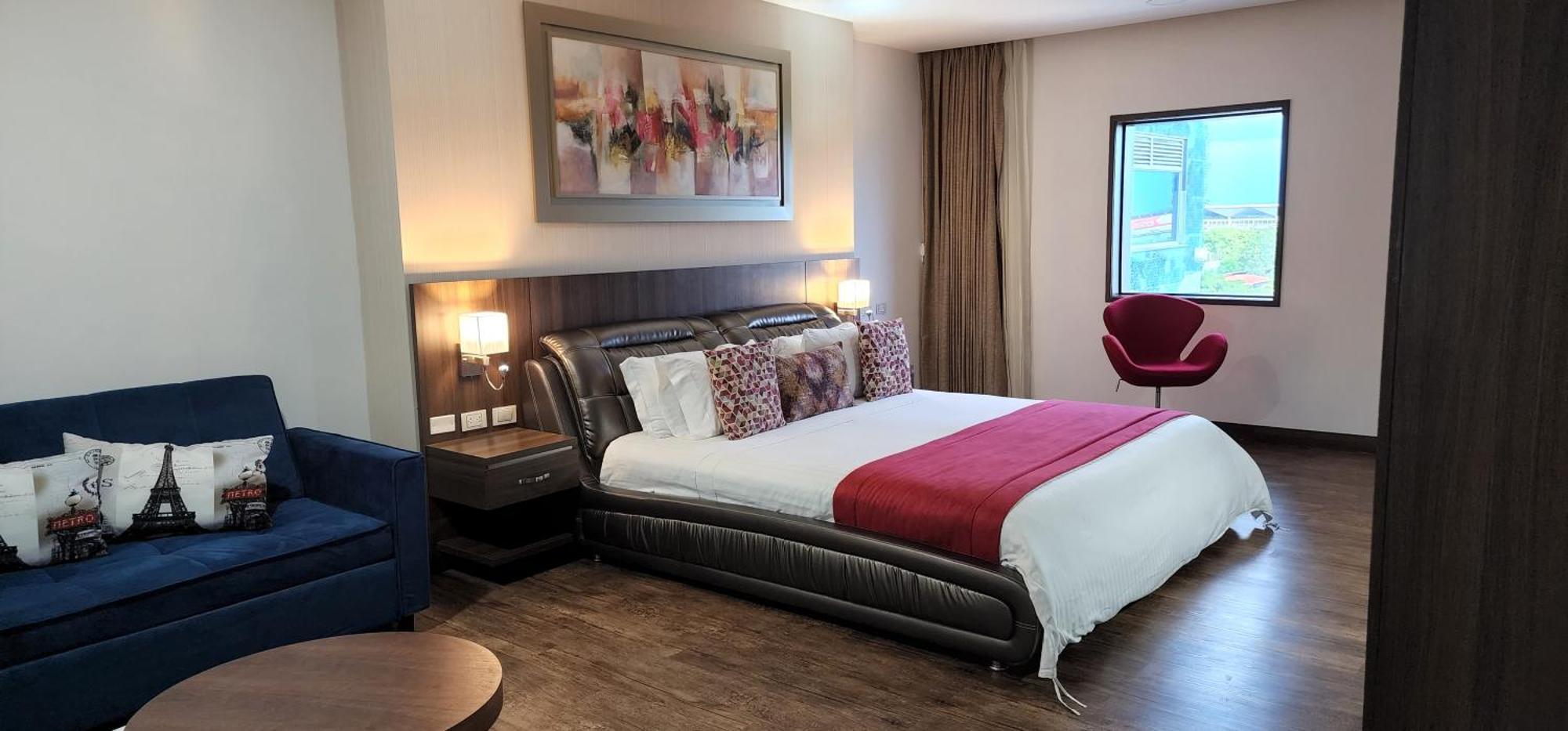 Hotel Royal Elim International San Antonio  Exterior photo A bedroom at the hotel