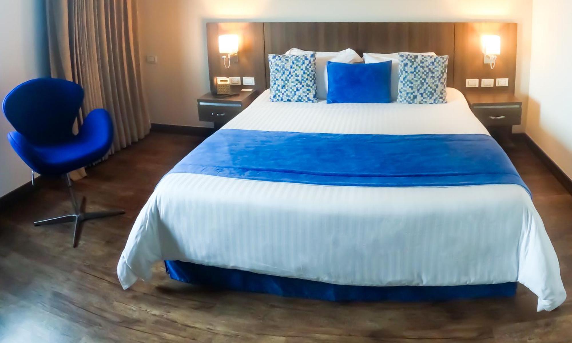 Hotel Royal Elim International San Antonio  Exterior photo A bedroom at the hotel