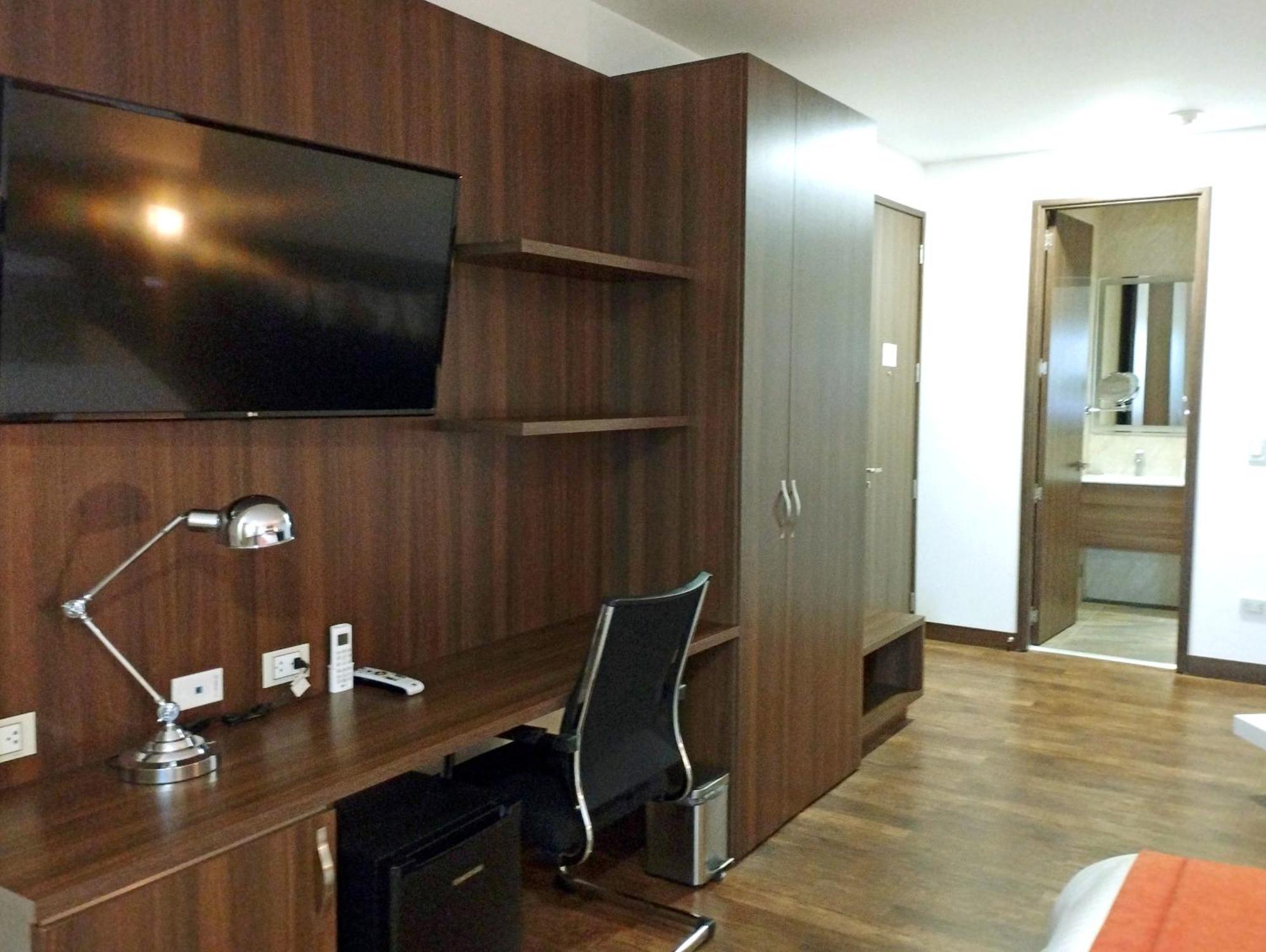 Hotel Royal Elim International San Antonio  Exterior photo A typical bedroom in the halls of residence