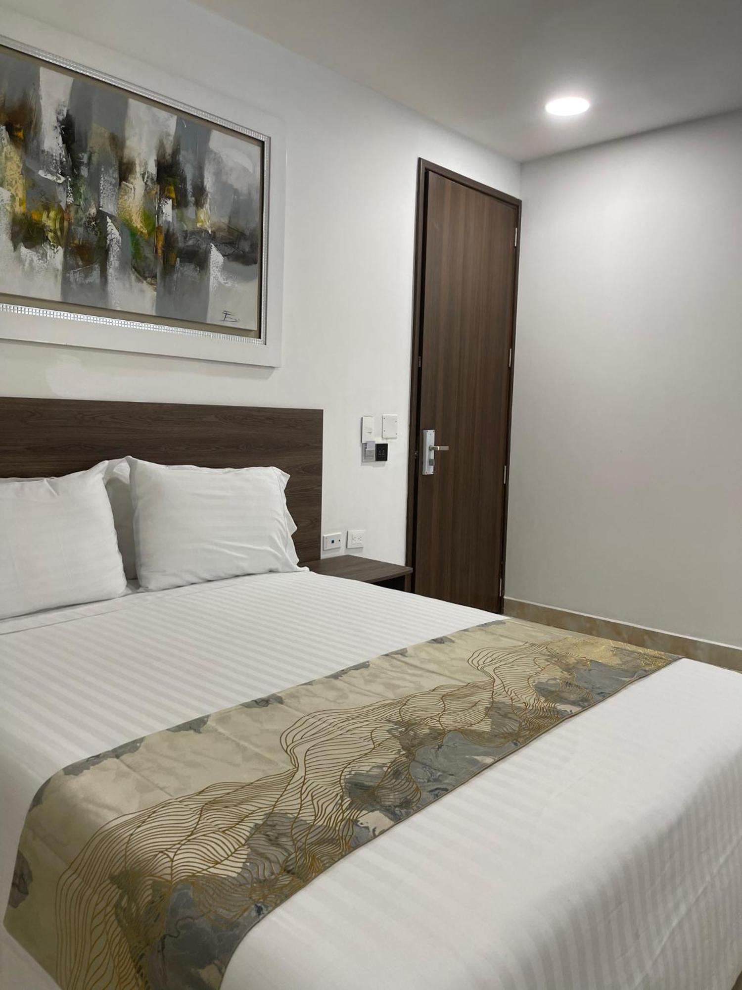 Hotel Royal Elim International San Antonio  Exterior photo A room at the hotel